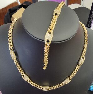 Elegant Gold Necklace and Bracelet Set